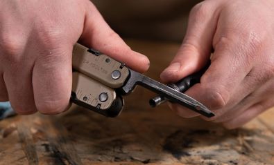 Super Tool® 300M BLACK (left)
