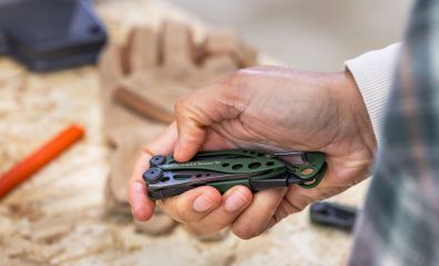 Skeletool® CX Onyx (left)