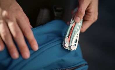 Skeletool® CX Guava (right)