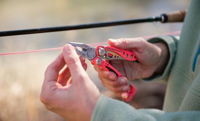 Skeletool® CX Guava (left)